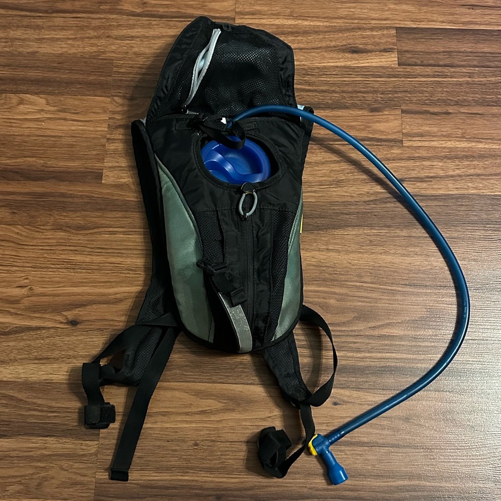 Camelbak Essential Hydration Pack - image 7